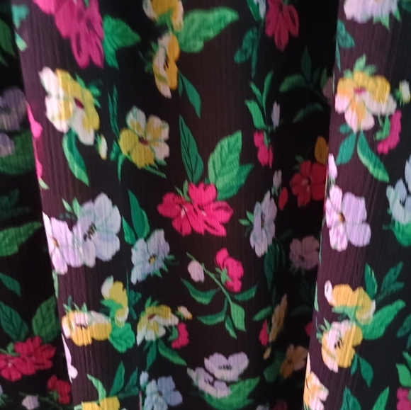 Ann Taylor Floral Split Neck Smocked Sleeves Blouse - Picture 4 of 8